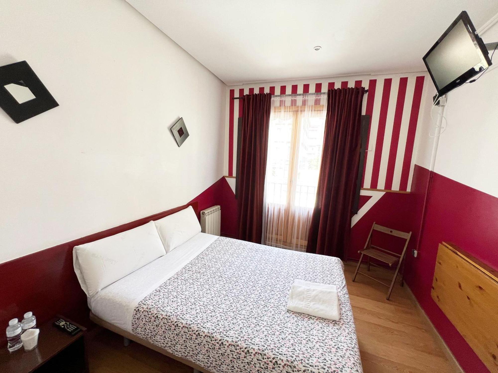 Hostal La Casa De La Plaza Madrid Eksteriør billede